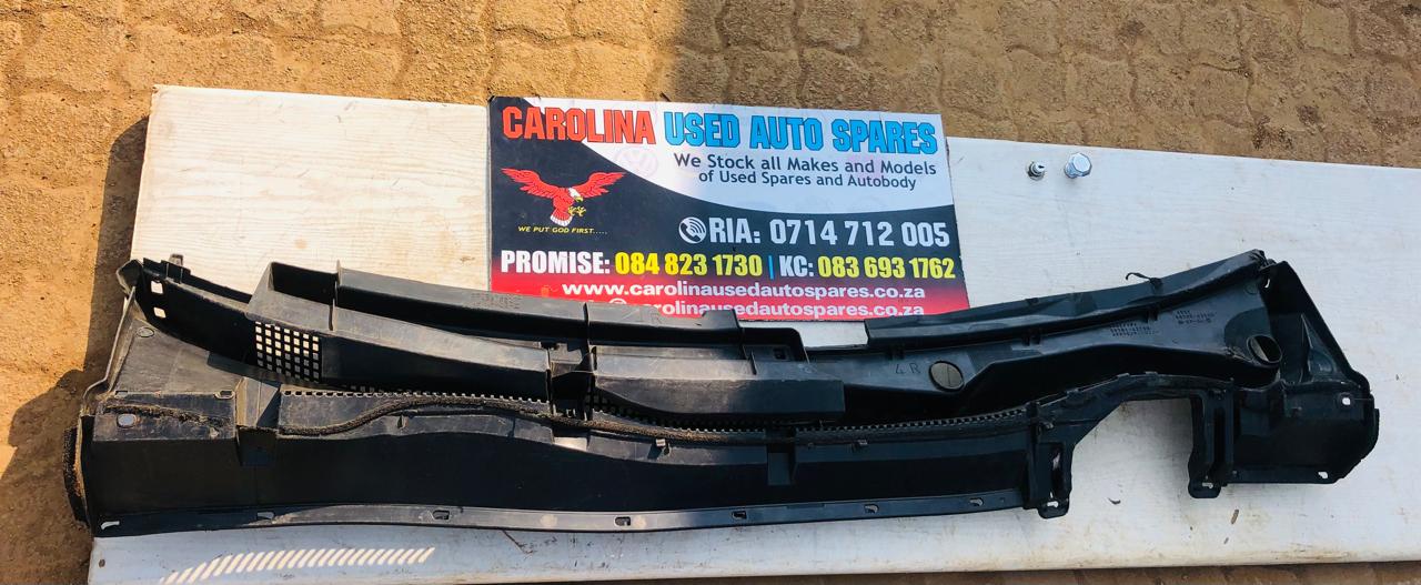 Toyota Rav4 wiper cowling (2012-2019) - Private Seller Toyota Rav4 wiper cowling (2012-2019) - Private Seller