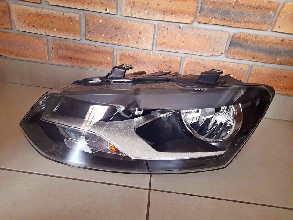 VW POLO VIVO 19/24 BRAND NEW HEADLIGHTS FORSALE  PRICE-