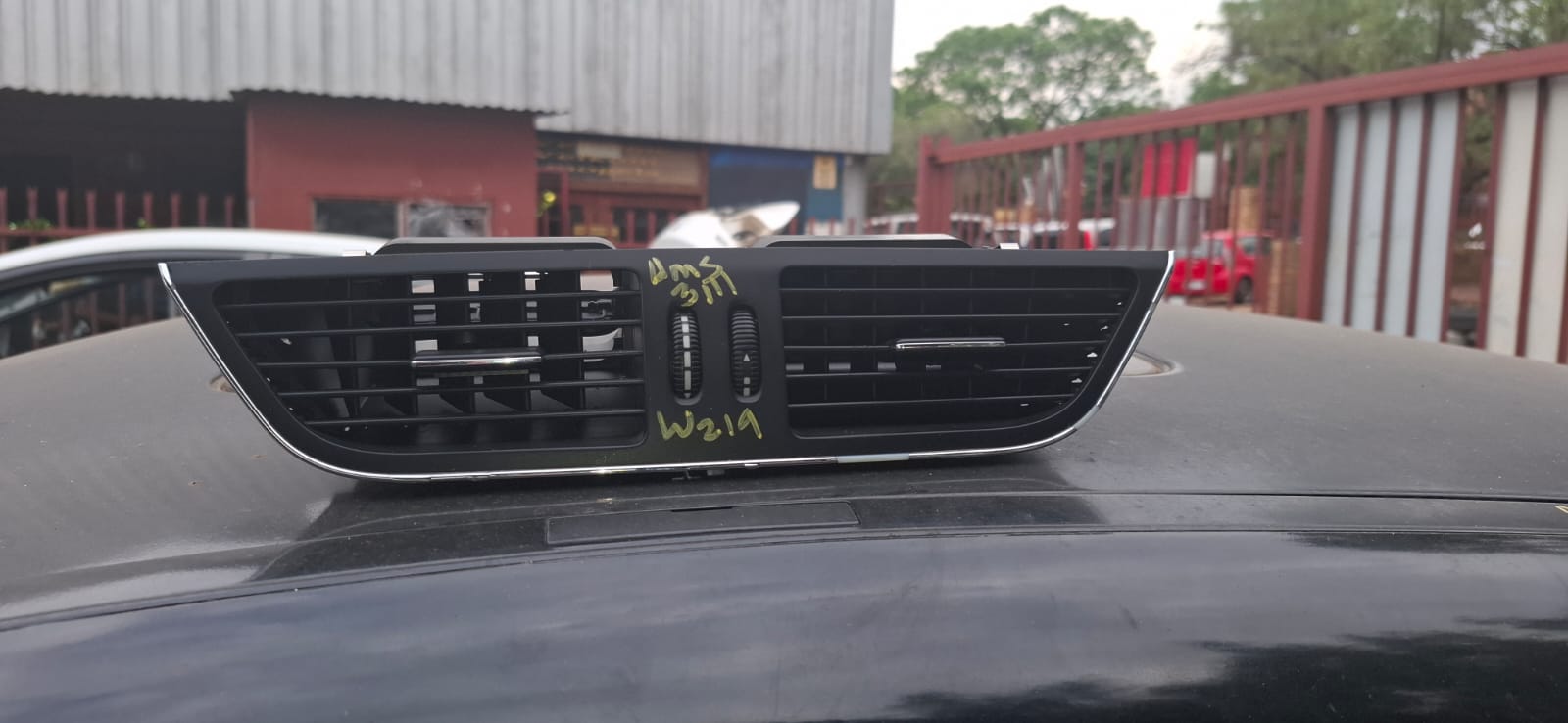 Mercedes CLS350 W219 air vent for sale