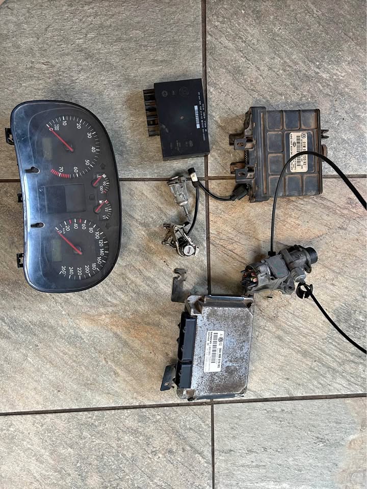 Volkswagen Golf 4 1.6 Automatic Lockset Available - Private Seller Volkswagen Golf 4 1.6 Automatic Lockset Available - Private Seller