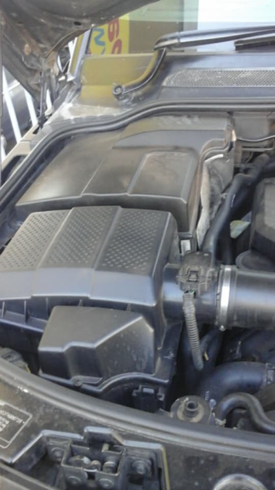 RANGE ROVER BLACK SUV