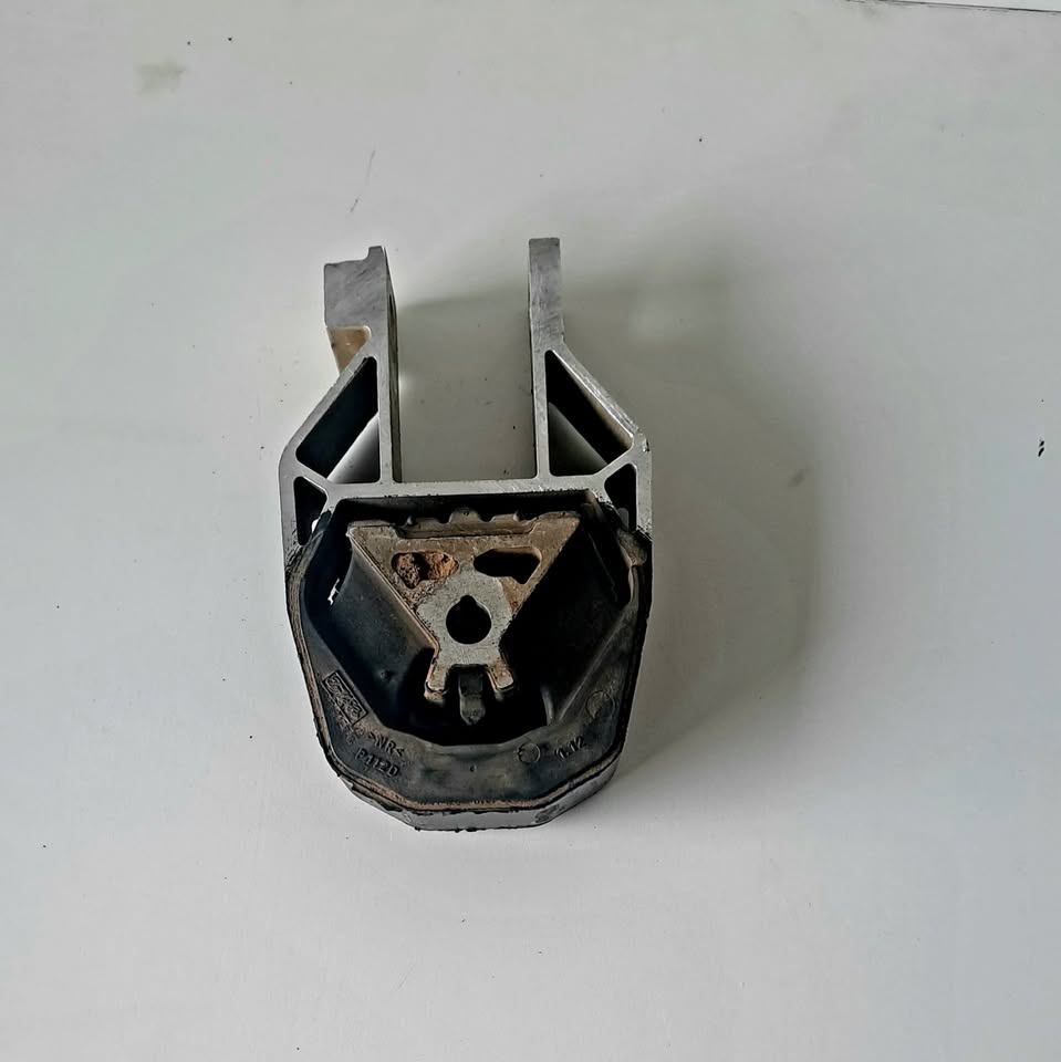 Gearbox Mounting Lower Ford Focus. - Private Seller Gearbox Mounting Lower Ford Focus. - Private Seller