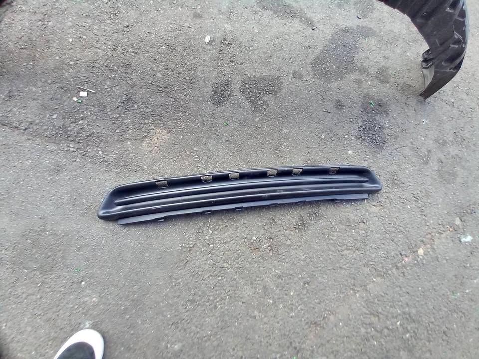 PEUGEOT 308 FRONT BUMPER LOWER GRILLE - Private Seller PEUGEOT 308 FRONT BUMPER LOWER GRILLE - Private Seller