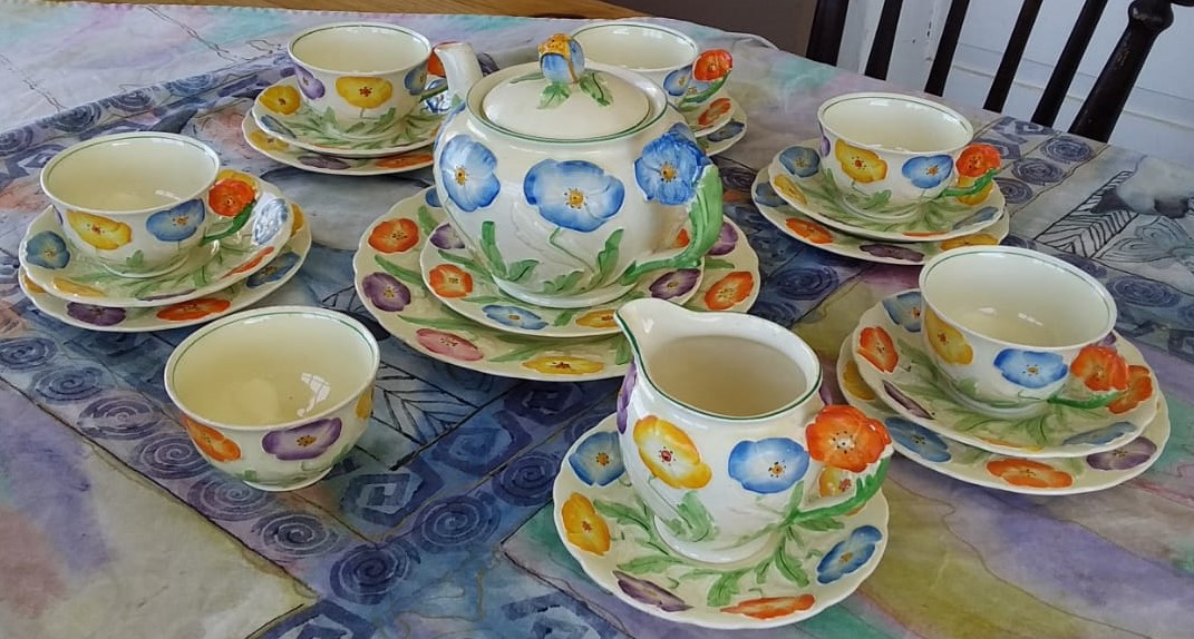 Vintage Dinner & Tea Set Vintage Dinner & Tea Set