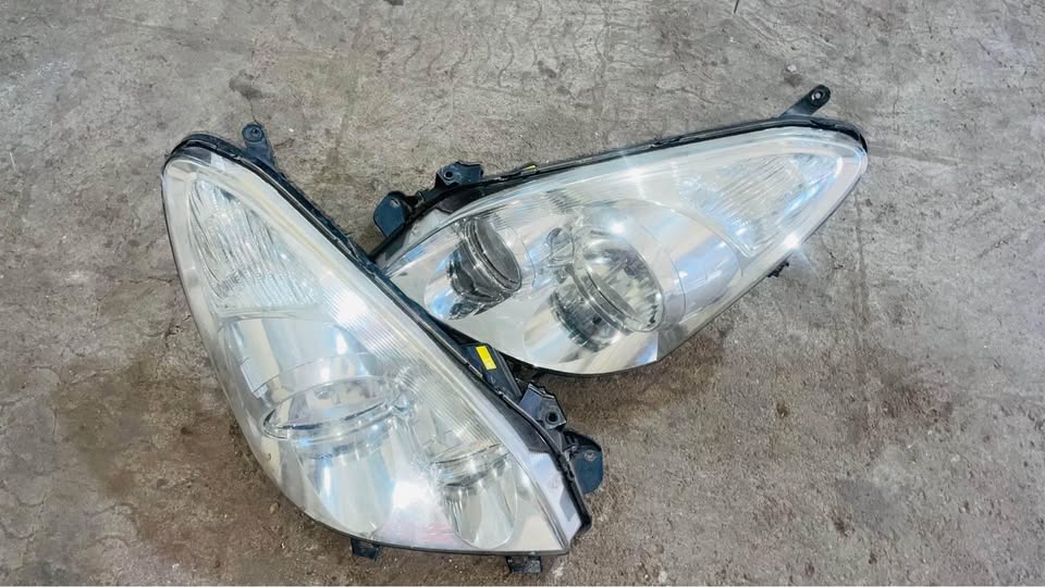 Toyota Verso headlights - Private Seller