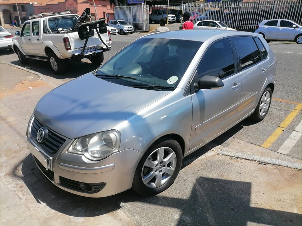2010 Volkswagen polo Bujwa 2.0 Hatchback