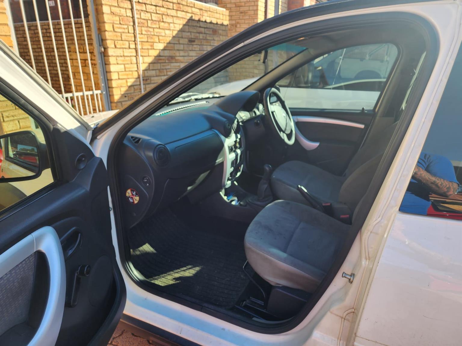 NP 200 1.6 v 2016 mint condition new brakes ,tyres and shocks Junk Mail