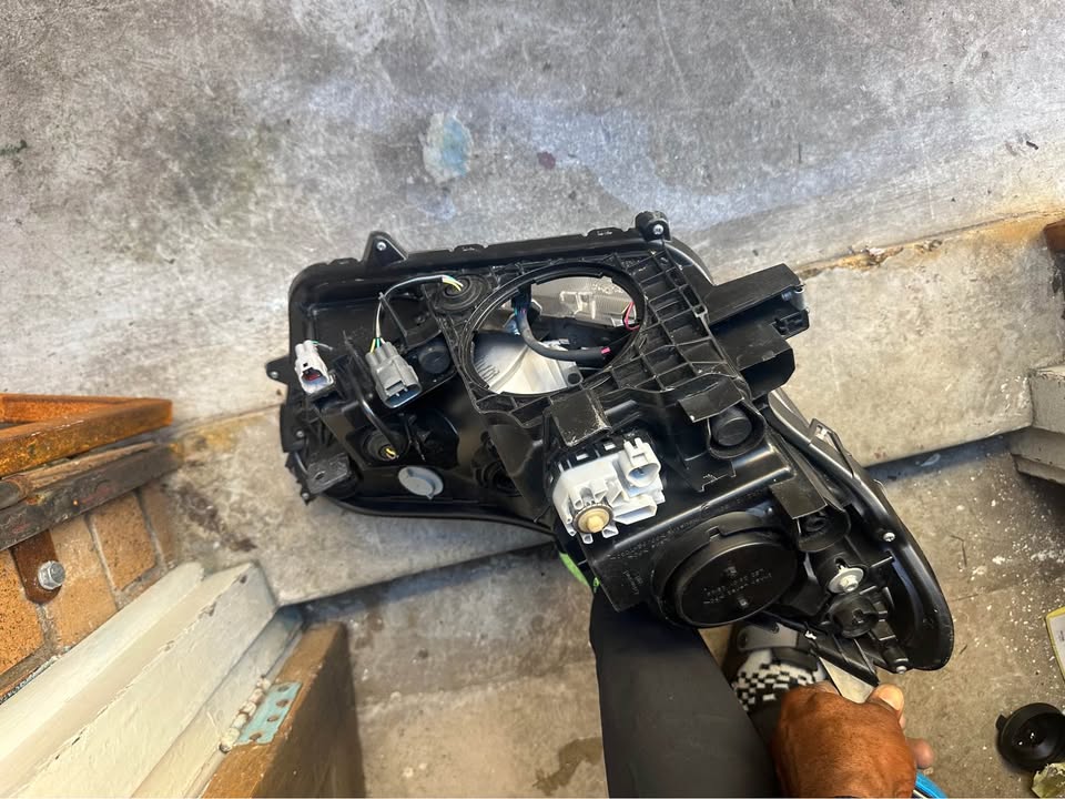 Toyota RAV4 left side led headlight - Private Seller Toyota RAV4 left side led headlight - Private Seller