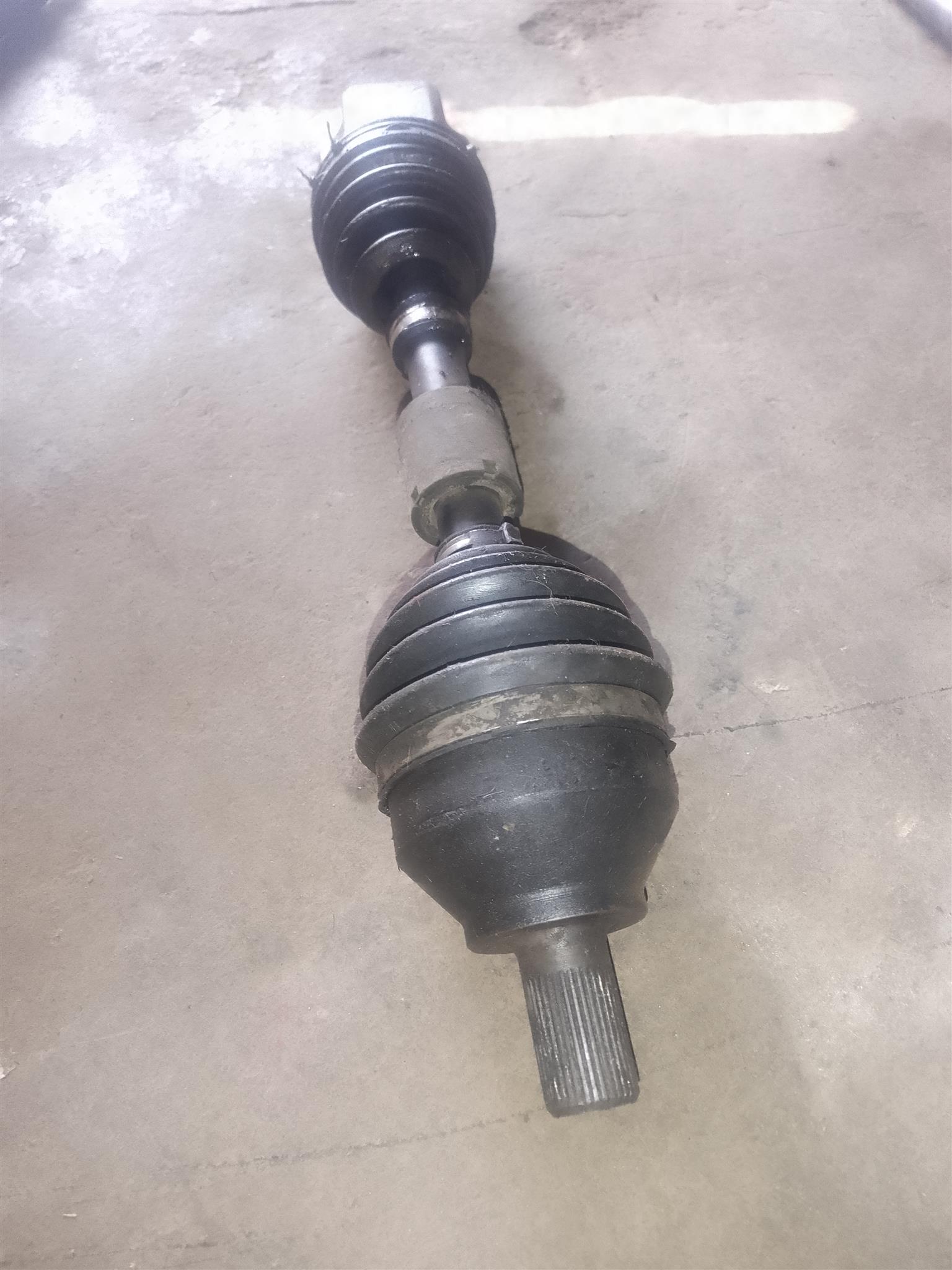 40 T5 AUTOMATIC RIGHT VOLVO DRIVE SHAFT FOR SALE. - Private Seller