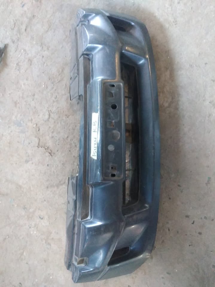 ISUZU KB FRONT GRILL - Private Seller ISUZU KB FRONT GRILL - Private Seller