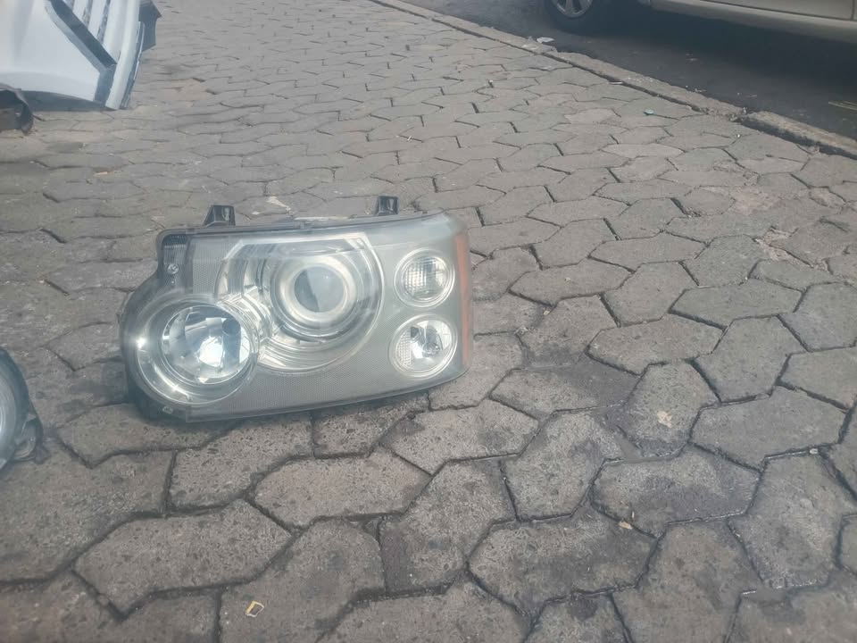 Land Rover Range III L322 7H4213W030BC8LPO Links Headlight - Private Seller Land Rover Range III L322 7H4213W030BC8LPO Links Headlight - Private Seller