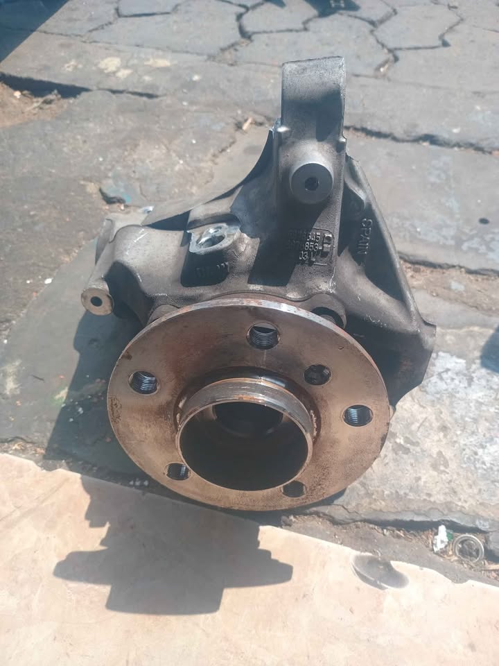 BMW X1 F48 sDrive 18 d Front Left Wheel Hub Spindle kw 2017 - Private Seller