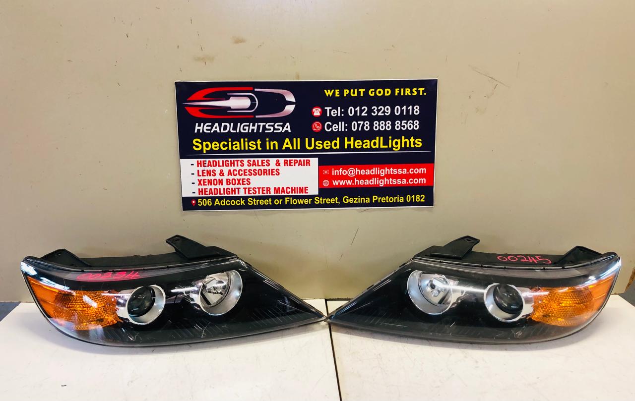 Kia Sorento left and right side xenon headlights - Private Seller Kia Sorento left and right side xenon headlights - Private Seller