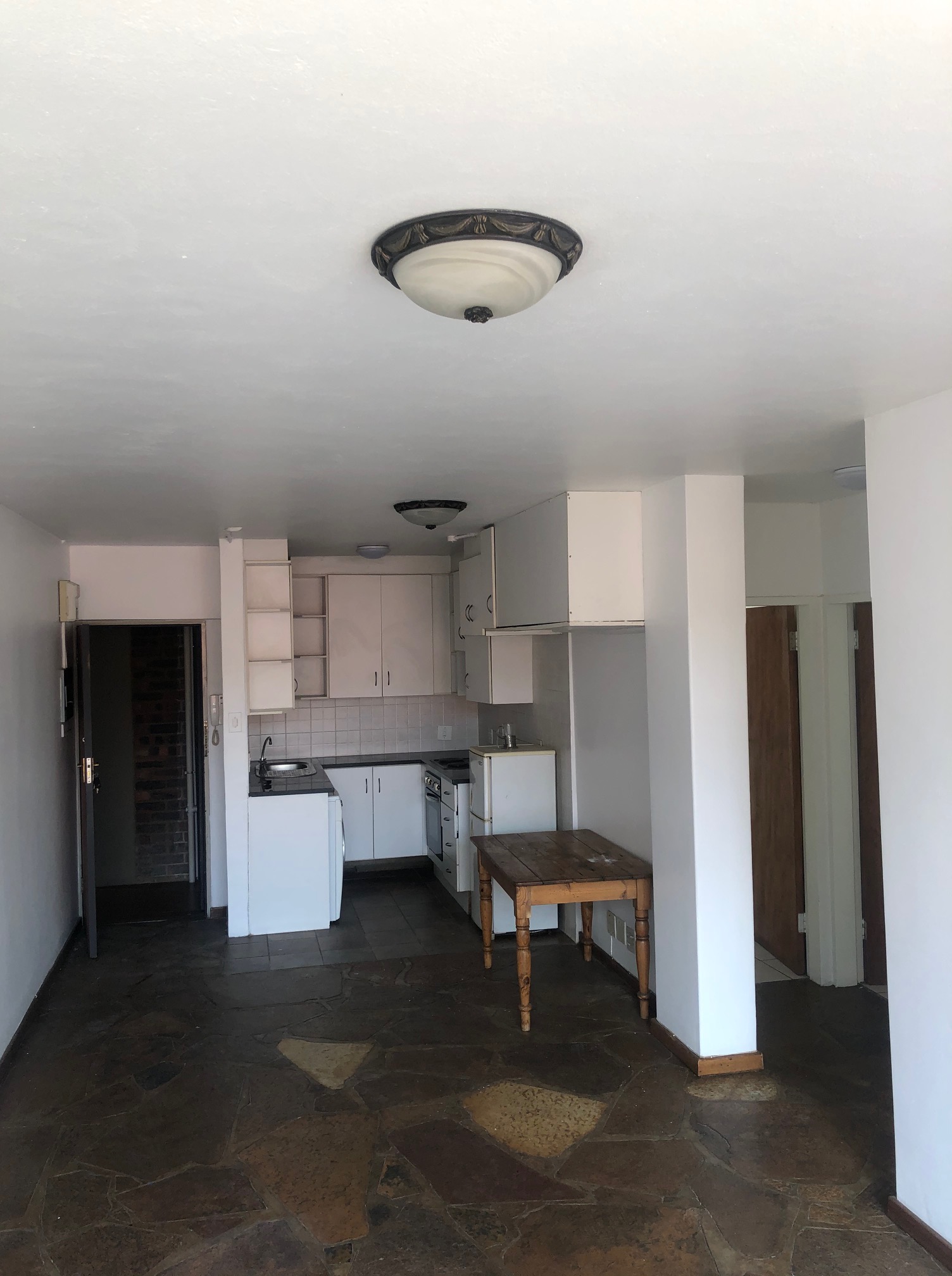 Room to rent in a 2Bedroom Flat in Brummeria (Pretoria East) Junk Mail