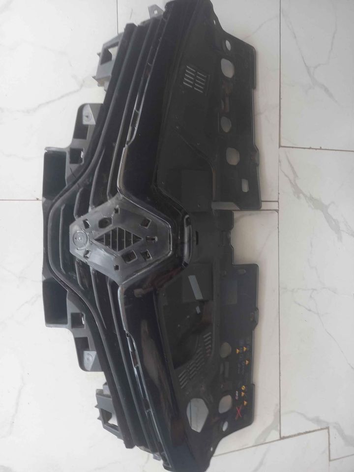 Renault Clio 4 main grill for sale - Private Seller