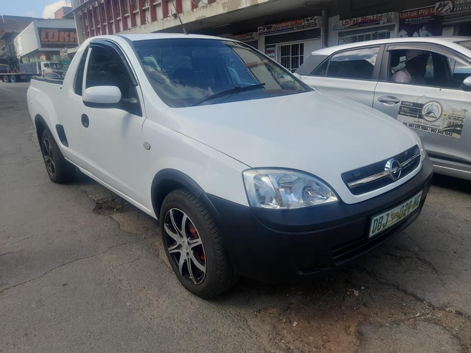 2009 CHEVROLET UTILITY BAKKIE 1.4 EXCELLENT CONDITION CONTACT LEON ON