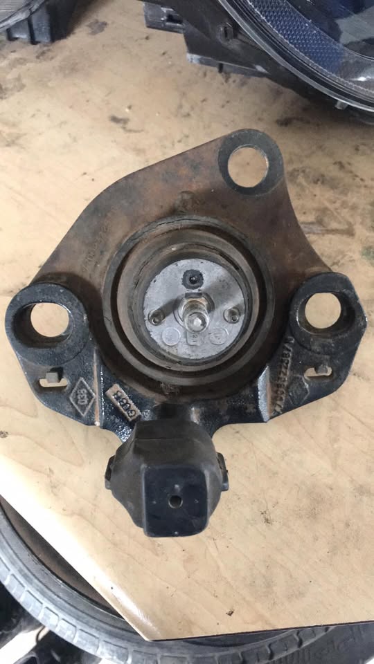 Renault Megane 1 Coach Engine Mounting