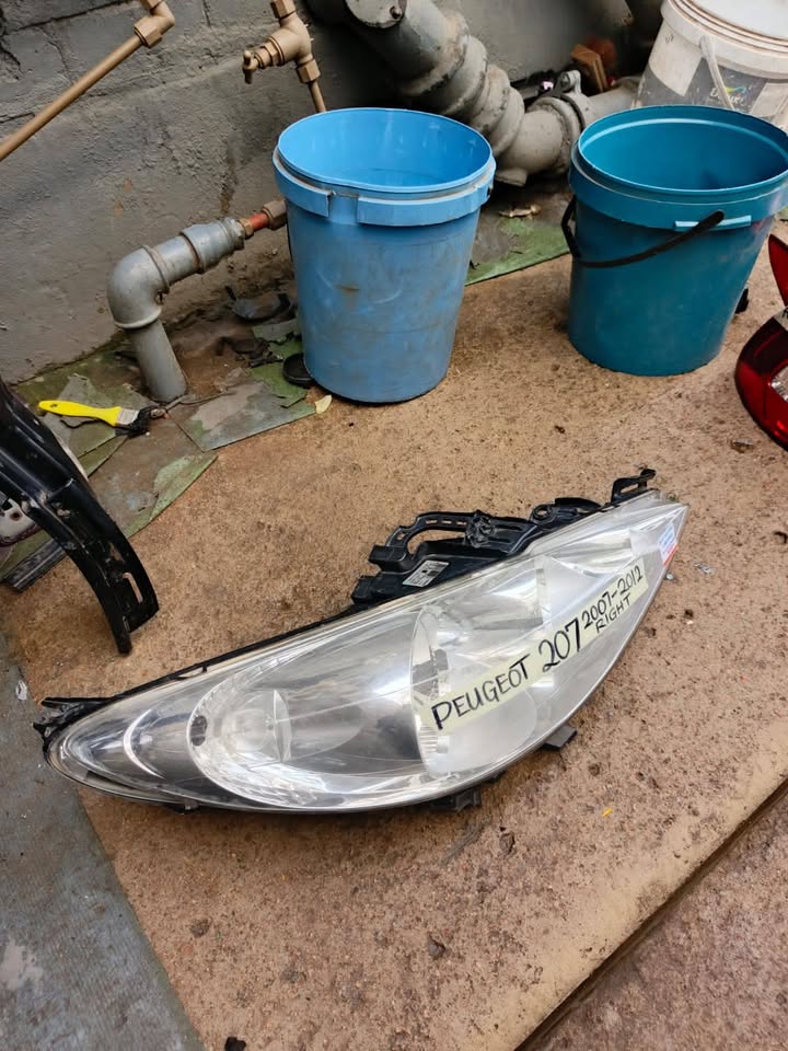 Peugeot 207 Right Headlight 2007-2012 - Private Seller