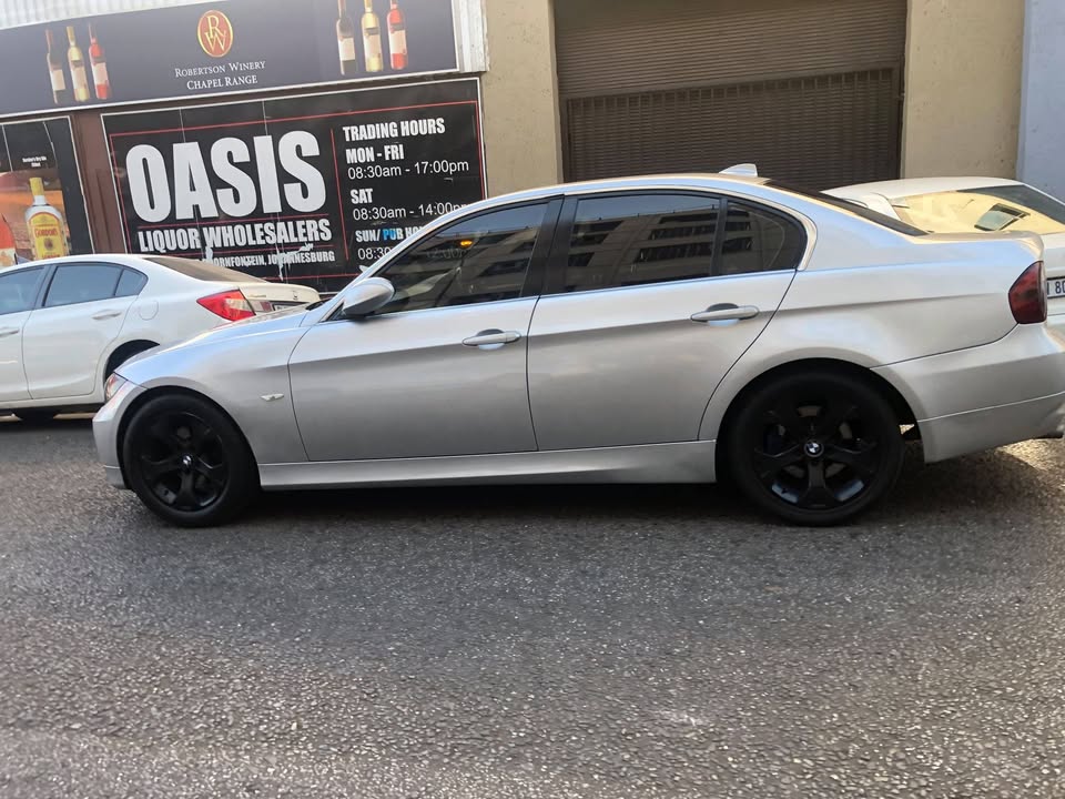 2007 BMW  323i E90