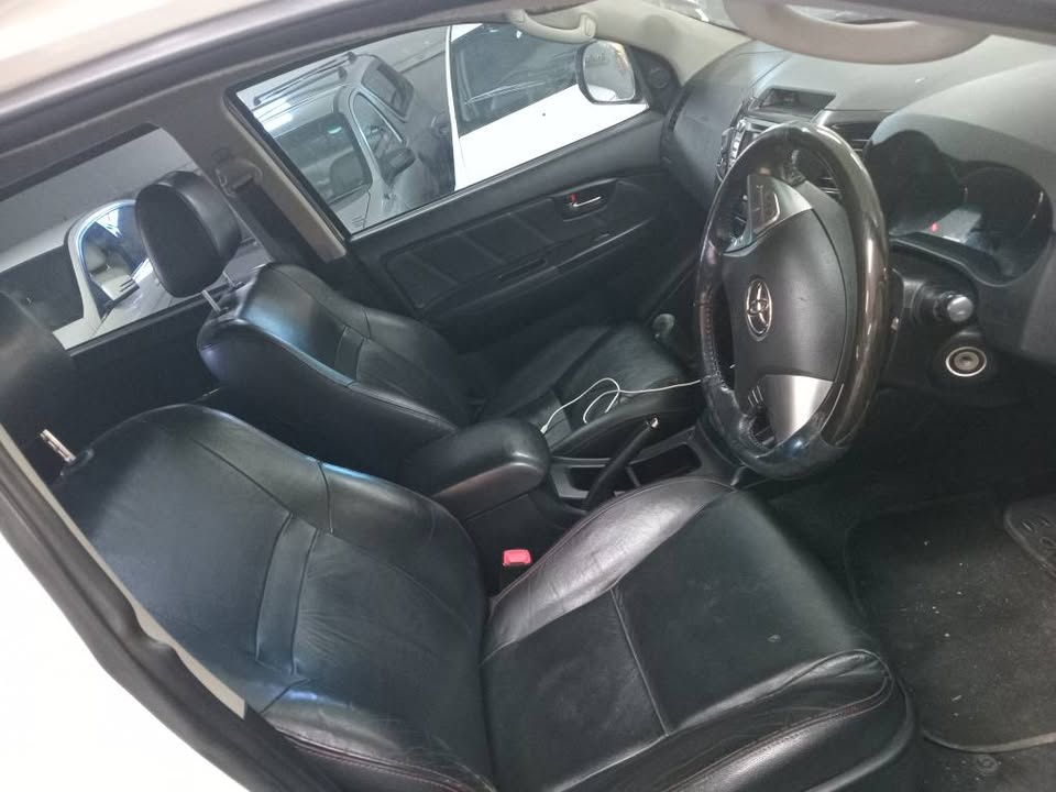 2015 Toyota fortuner 3.0 D4D,Diesel 4x2 Leather interior, Manual White ,Reverse camera Sparekey