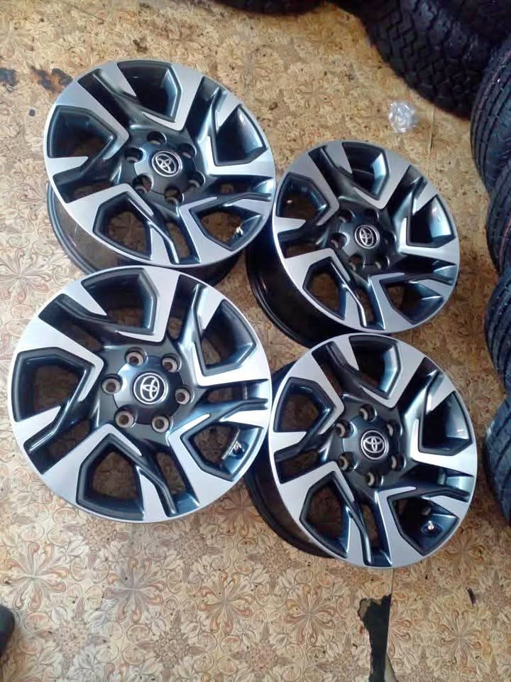 18 inch Toyota Hilux fortuner wheels original mag rims legend 55 - Private Seller 18 inch Toyota Hilux fortuner wheels original mag rims legend 55 - Private Seller