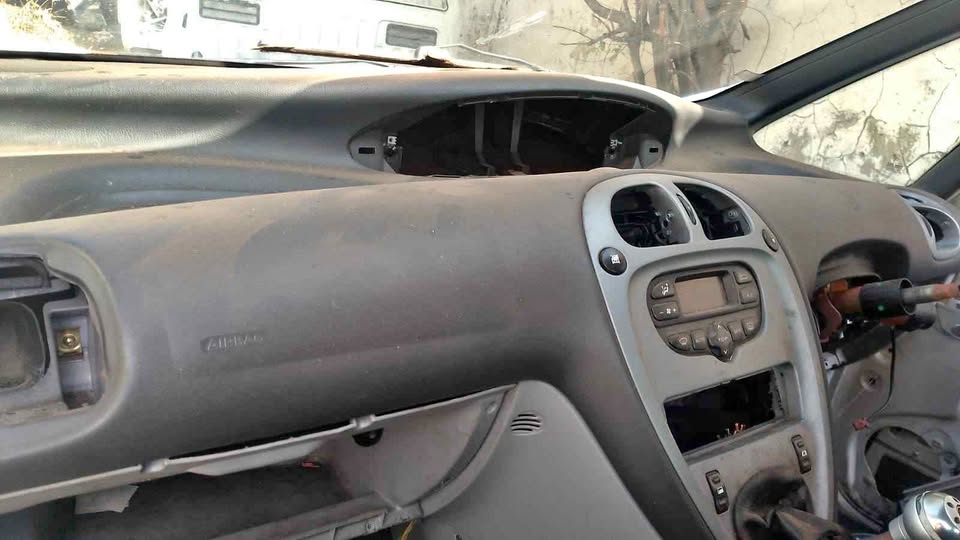 Citroen Xsara Picasso dashboard - Private Seller Citroen Xsara Picasso dashboard - Private Seller