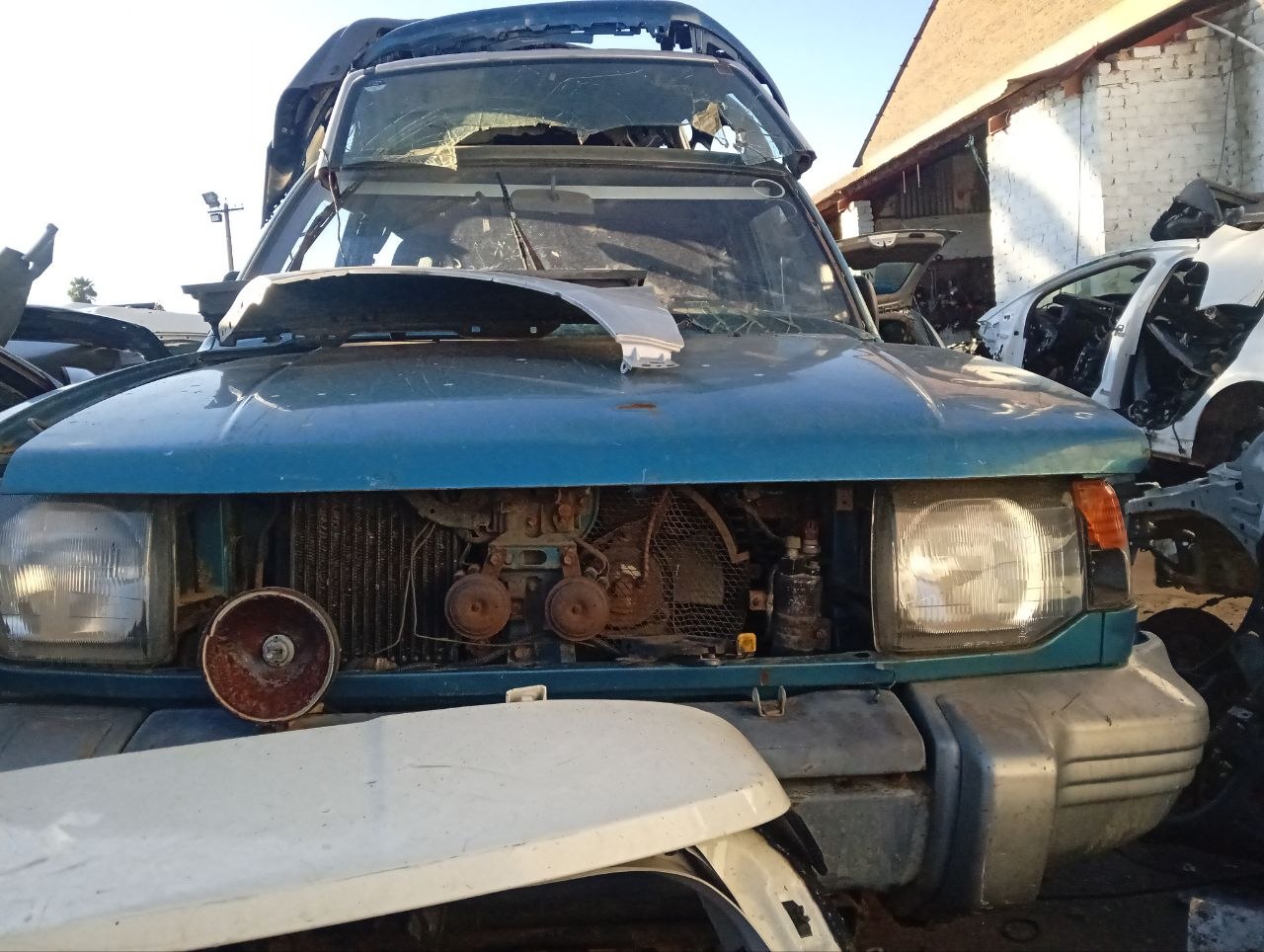 Mitsubishi Pajero blue Stripping for parts - Private Seller Mitsubishi Pajero blue Stripping for parts - Private Seller
