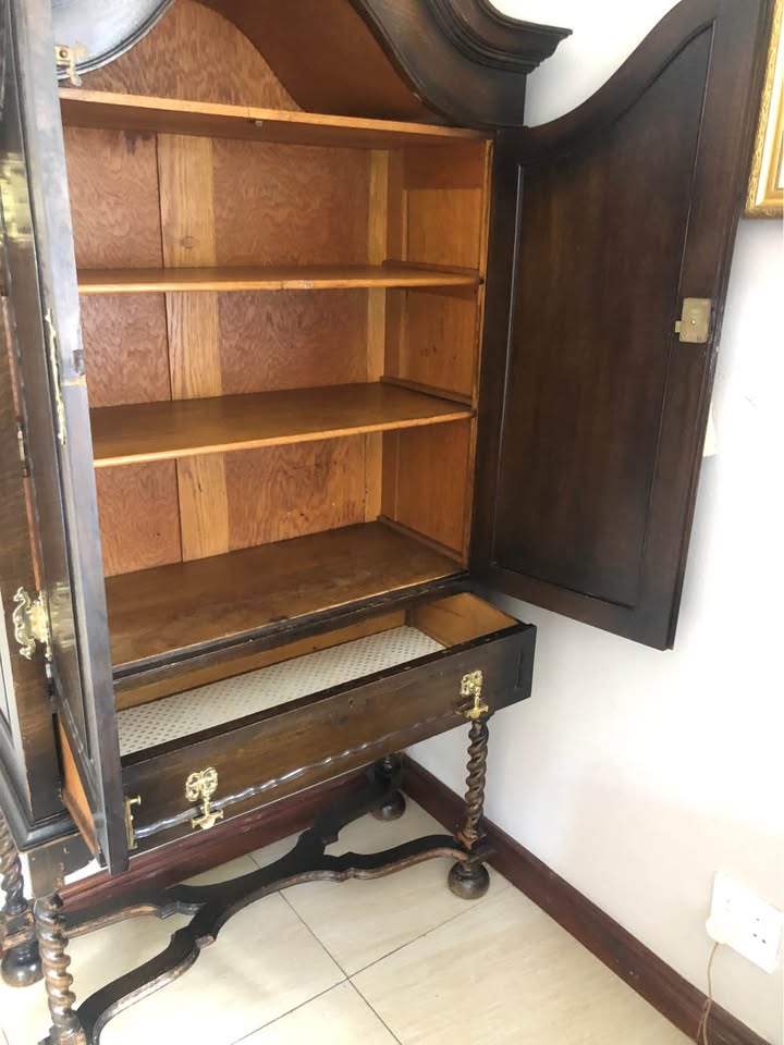 Stunning vintage drinks cabinet