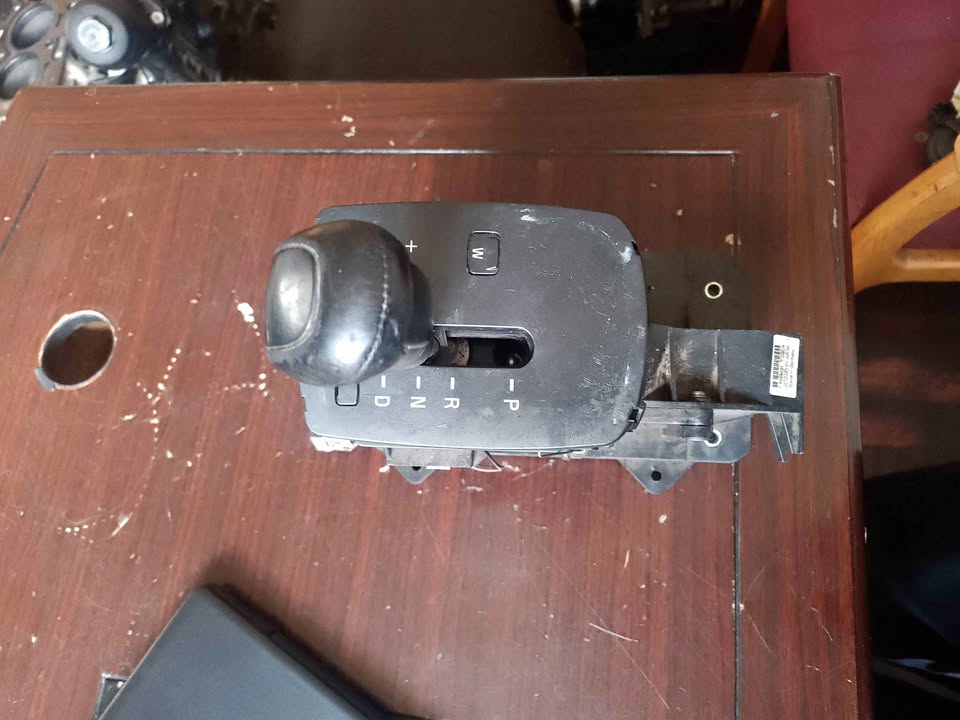 VOLVO S40 2006 AUTOMATIC GEAR LEVER - Private Seller VOLVO S40 2006 AUTOMATIC GEAR LEVER - Private Seller