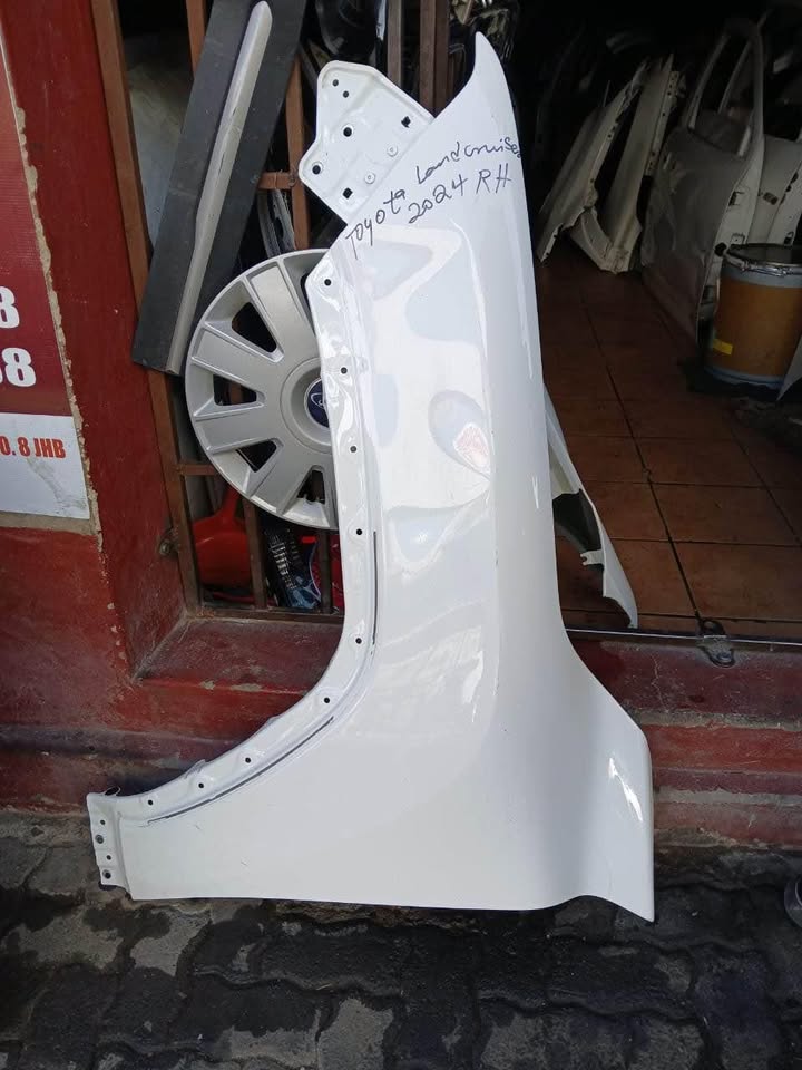 Toyota Land Cruiser fender 2023 - Private Seller Toyota Land Cruiser fender 2023 - Private Seller