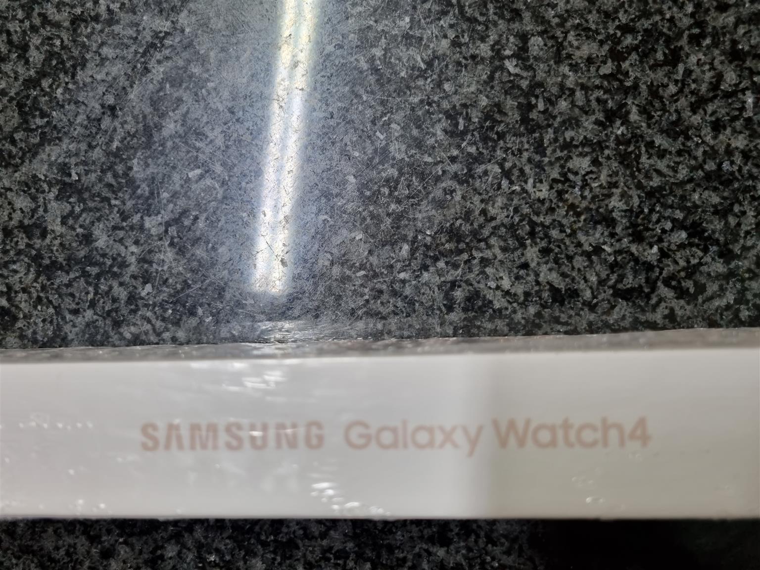 Samsung galaxy smart watch gold