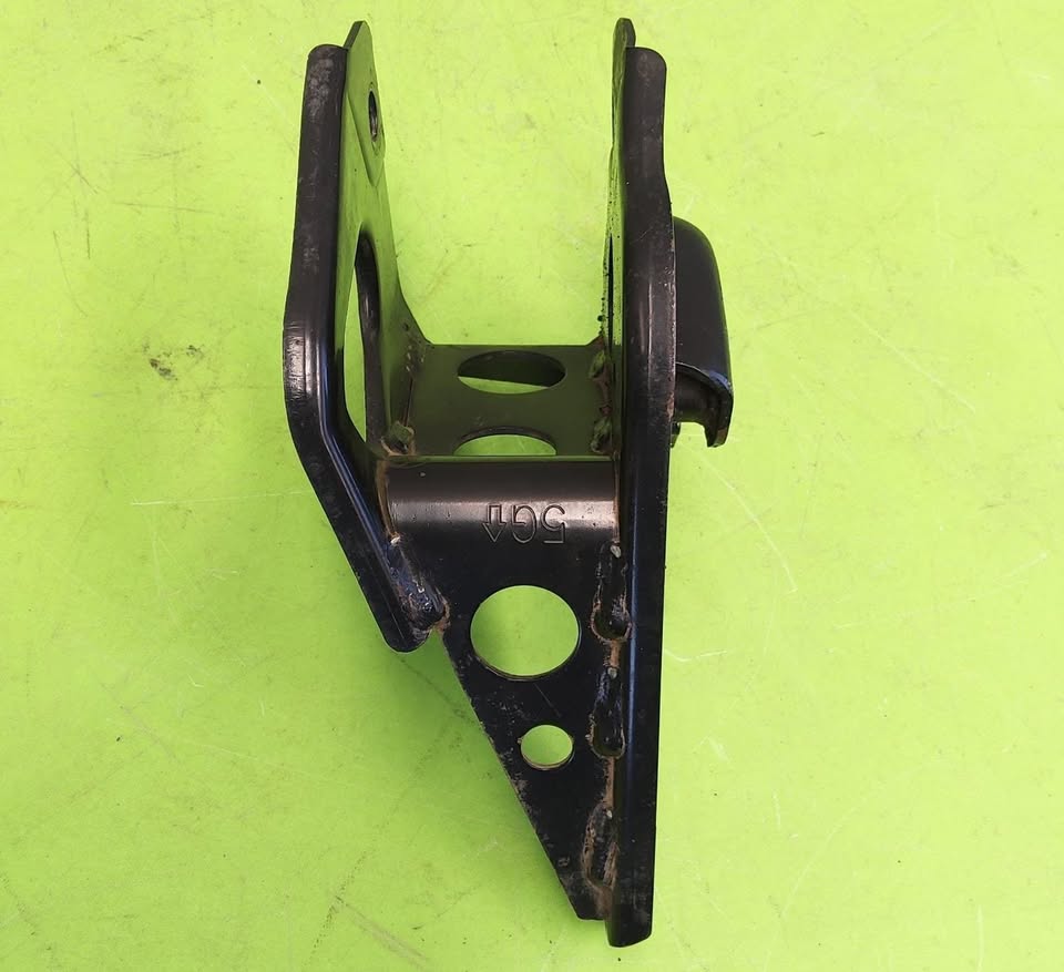 NISSAN BLUEBIRD GEARBOX MOUNTING BRACKET - Private Seller NISSAN BLUEBIRD GEARBOX MOUNTING BRACKET - Private Seller