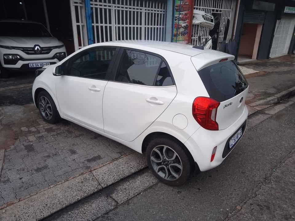 2018 Kia Picanto 1.2 Smart Hatchback with a leather seat
