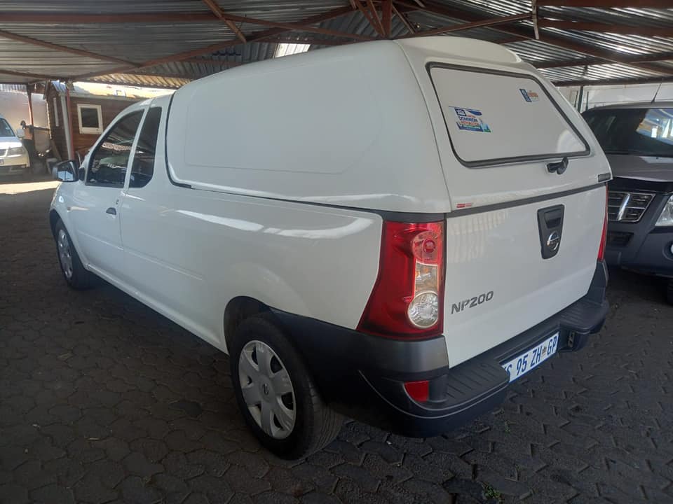 Nissan Np200 1.6 With Canopy Manual 2022 White