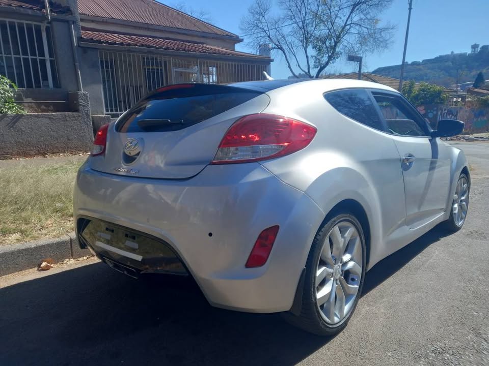 2013 Hyundai Veloster 1.6 Petrol, Automatic, Silver, . Leather seat. Reverse Cam.