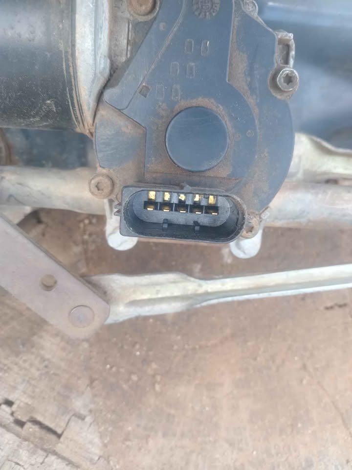 Ford Icon 2014 wiper motor and mechanism complete - Private Seller Ford Icon 2014 wiper motor and mechanism complete - Private Seller