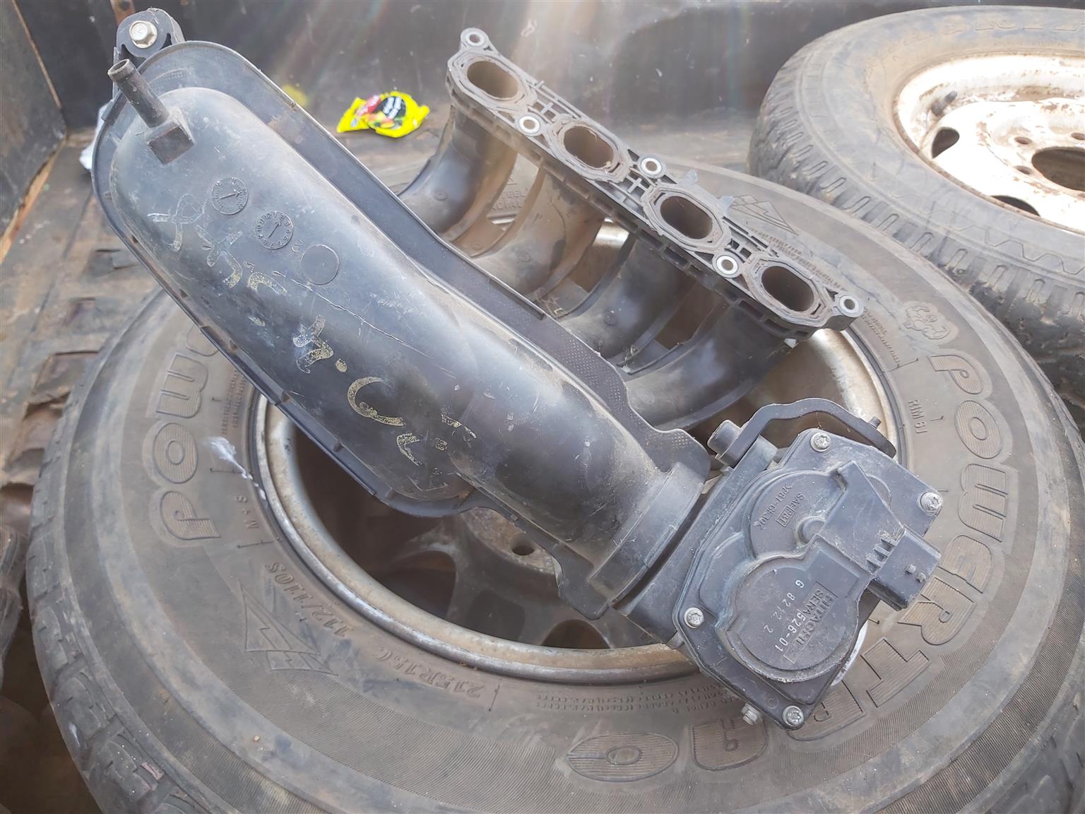Trotle body Nissan micra manifold - Private Seller