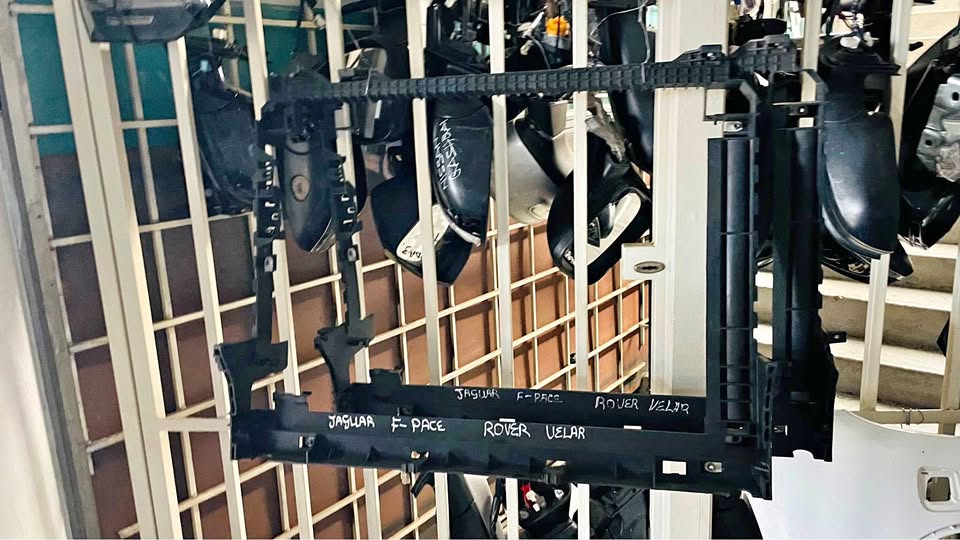 Jaguar F-Pace cradle Land Rover Velar cradle - Private Seller Jaguar F-Pace cradle Land Rover Velar cradle - Private Seller