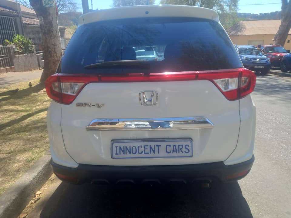 2017 HONDA BRV 1.5 ENGINE PETROL, AUTOMATIC, MILEAGE 110000KMS, WHITE COLOR 7SEATER.