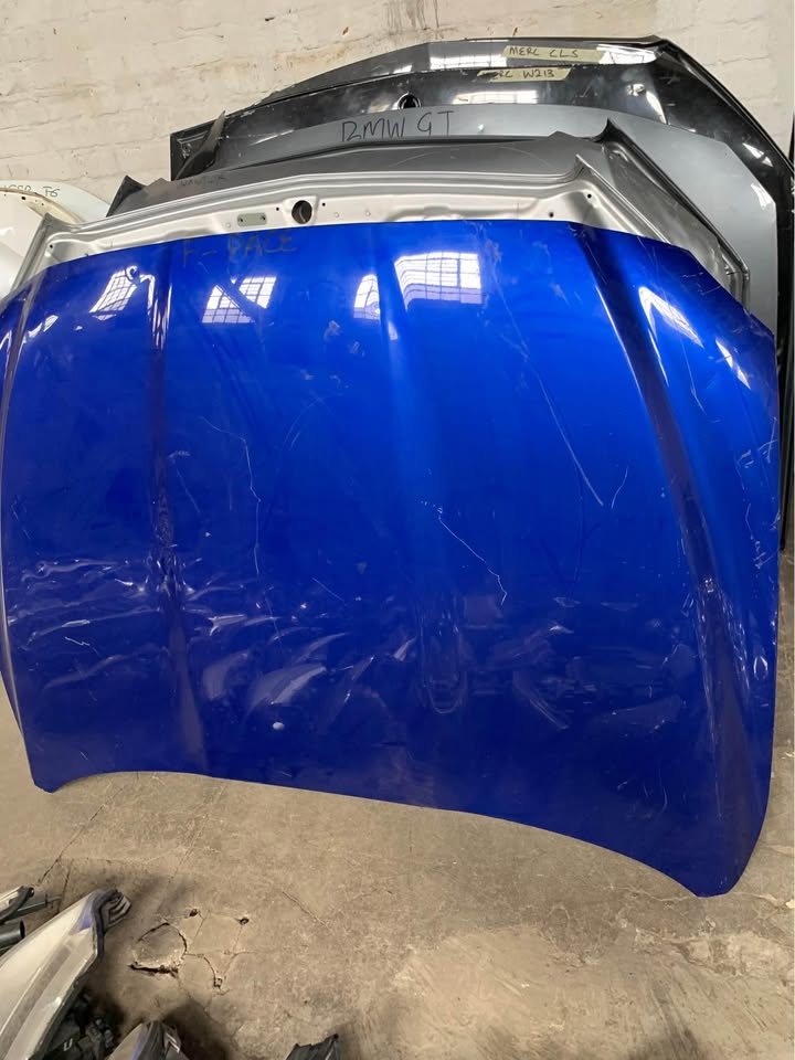 Jaguar F pace bonnet