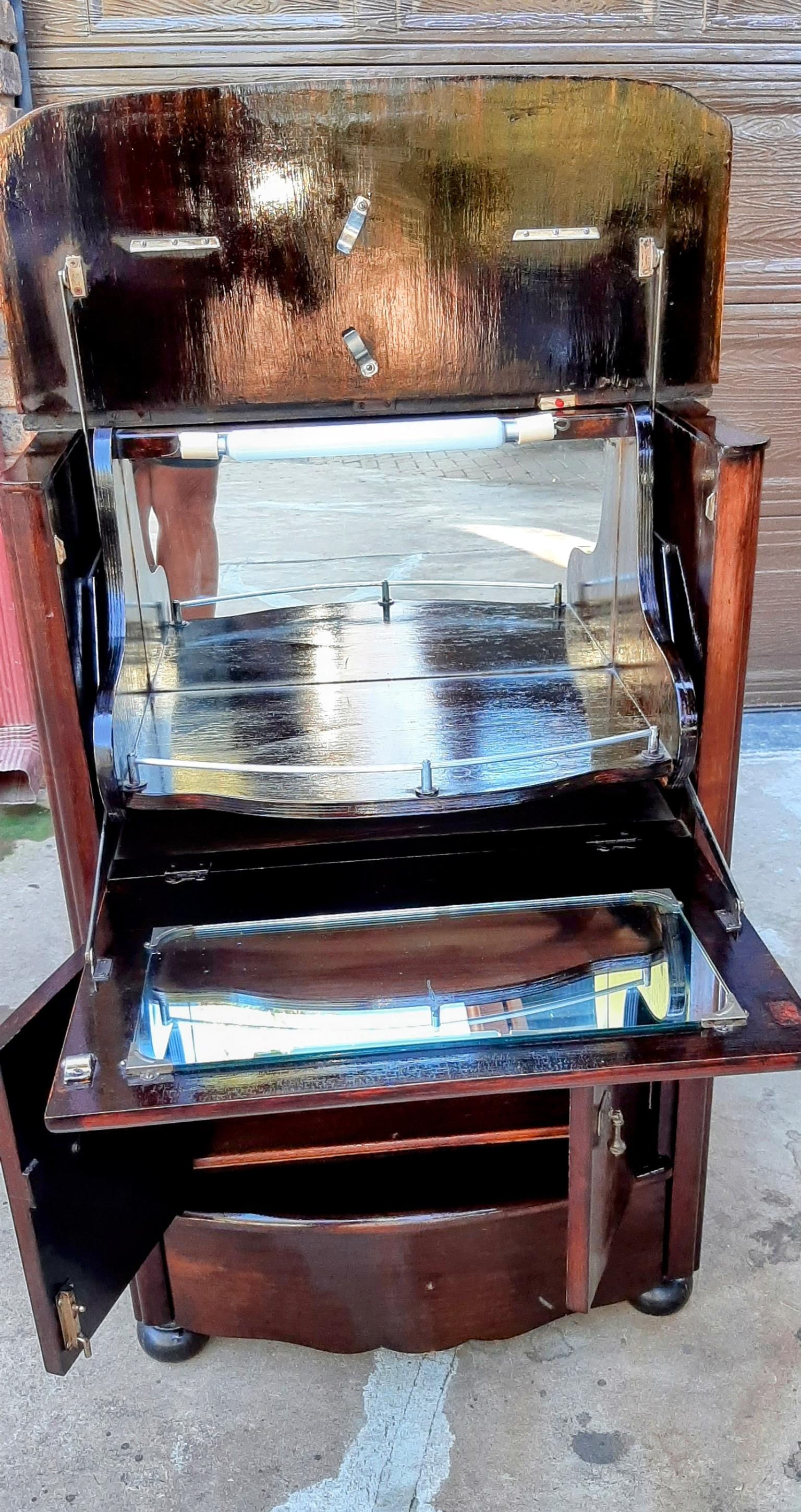 Vintage cocktail bar