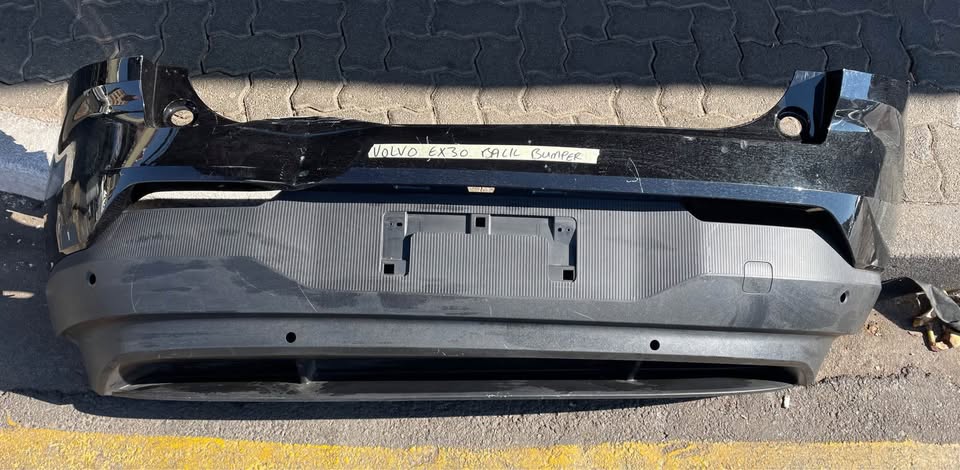 Volvo EX30 Rearbumper and spoiler - Private Seller Volvo EX30 Rearbumper and spoiler - Private Seller