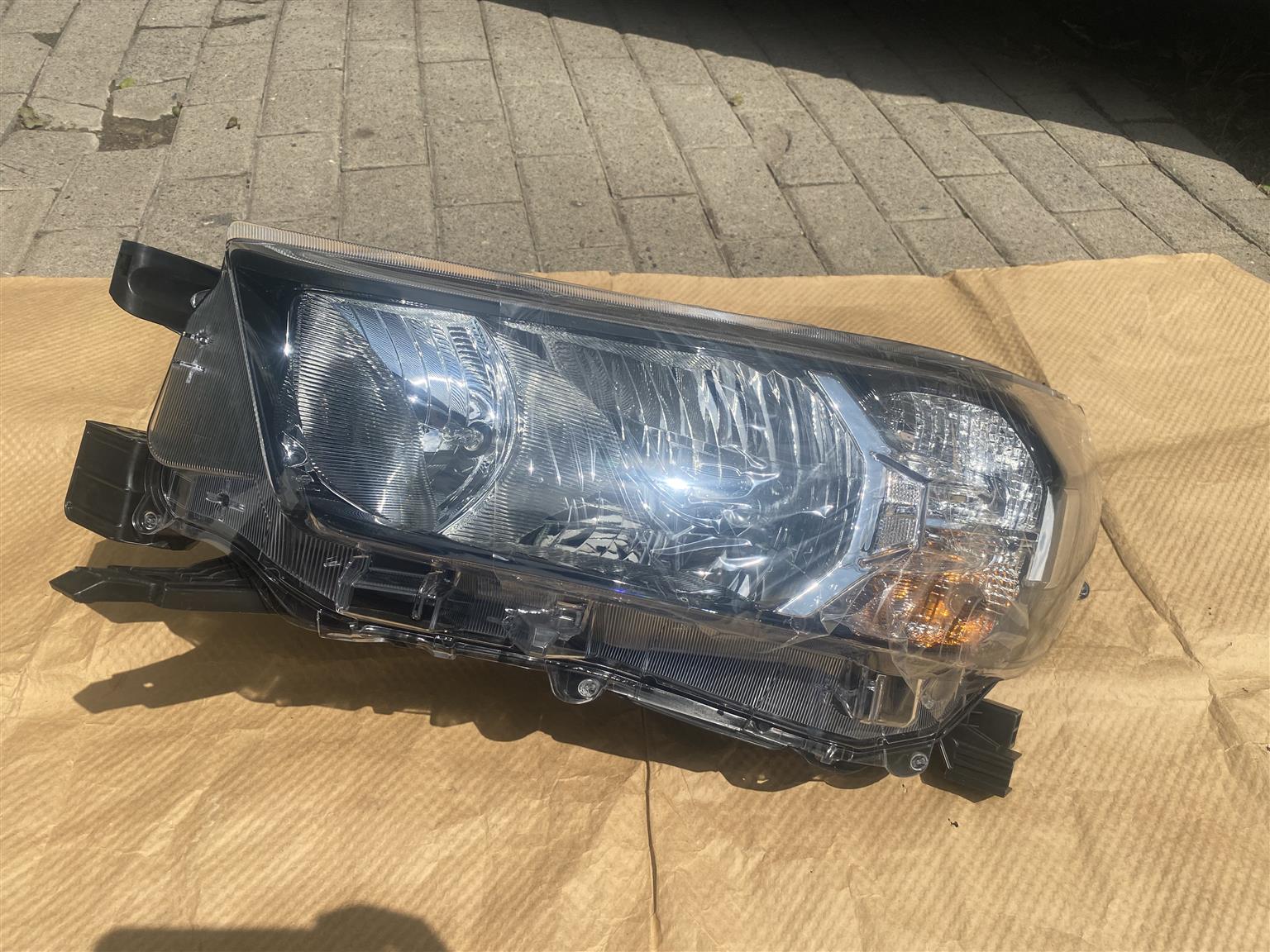 2019 TOYOTA HILUX GD-6 HEADLIGHT LEFT SIDE FOR SALE. BRAND NEW OEM