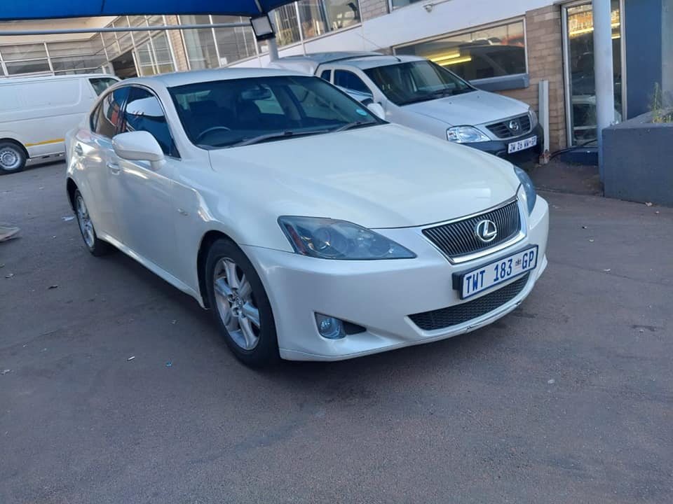 2010 LUXUS IS 250 V6 126 000KM WHITE COLOR MANUEL PETROL