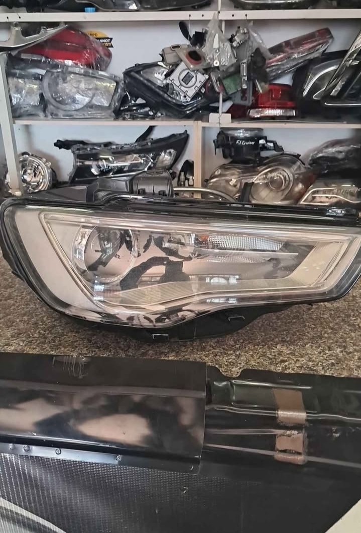 AUDI A3 XENON HEADLIGHT - Private Seller AUDI A3 XENON HEADLIGHT - Private Seller