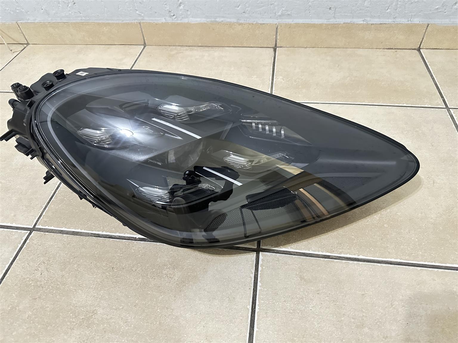 2018-2023 Porsche Cayenne Matrix LED, 9Y0.941.104.B Headlight - Private Seller 2018-2023 Porsche Cayenne Matrix LED, 9Y0.941.104.B Headlight - Private Seller