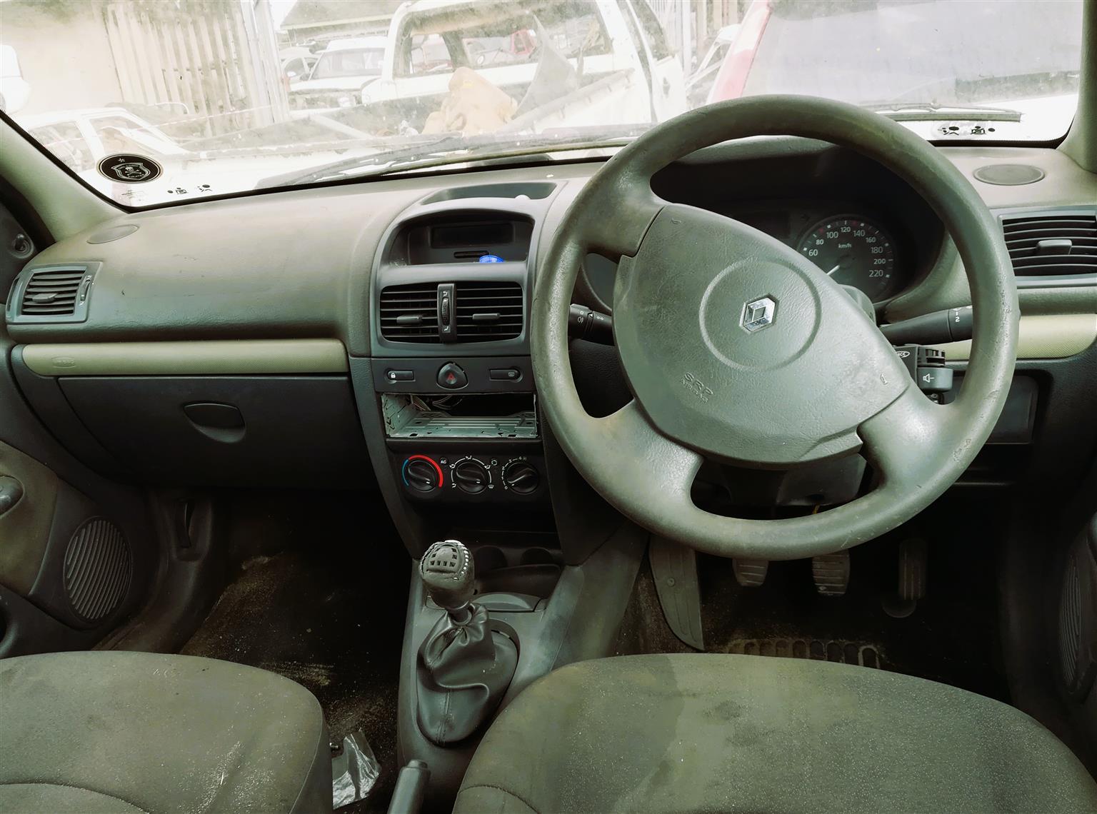 Renault Clio - Stripping for Spares