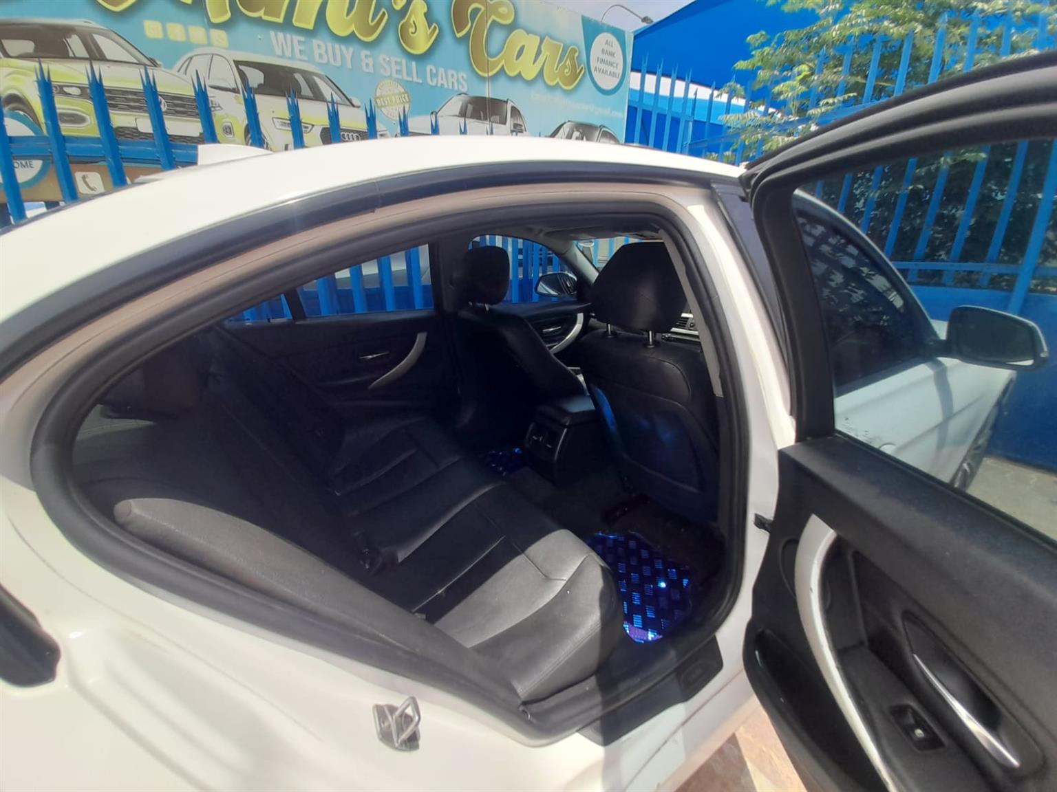 2015 BMW 320i M sport AUTO