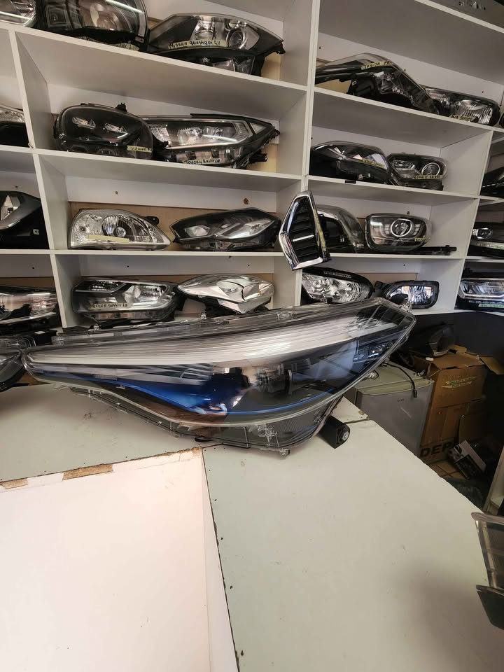 Toyota corolla cross headlight both side - Private Seller Toyota corolla cross headlight both side - Private Seller