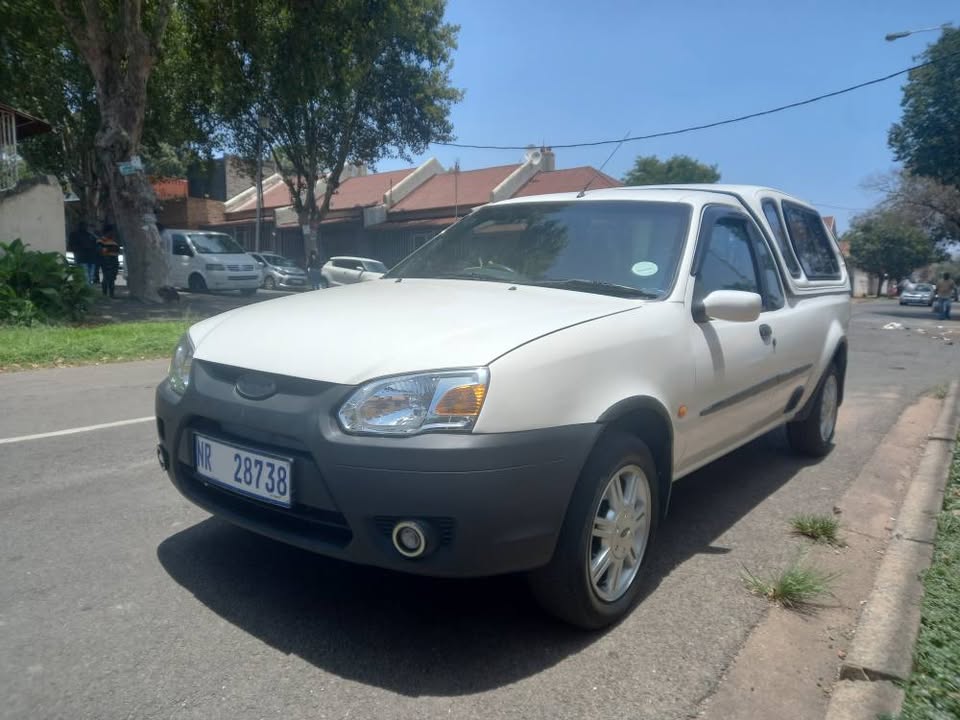 2005 Ford Bantam Bakkie 1.6 Petrol, Manual Transmission, White Color, Mileage